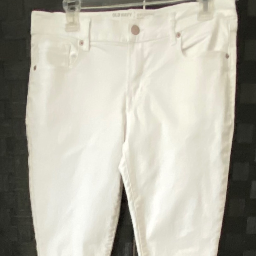 Old Navy Original, mid rise, white pant. Size 8 - Picture 4 of 5